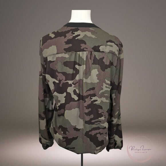 New York & Company Camo Print Blouse – Size M | Long Sleeve V-Neck Tunic - NWT - Picture 2 of 8